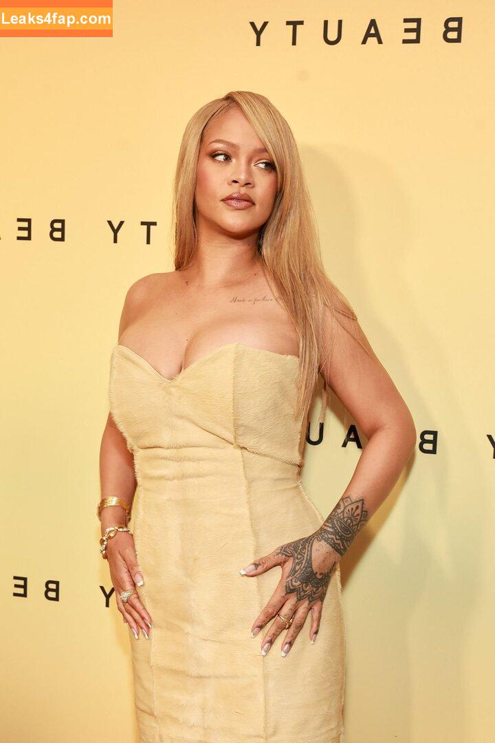 Rihanna / badgalriri leaked photo photo #1672