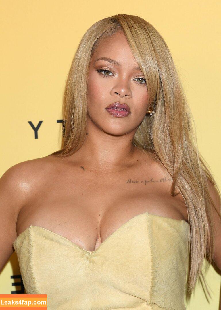 Rihanna / badgalriri leaked photo photo #1678
