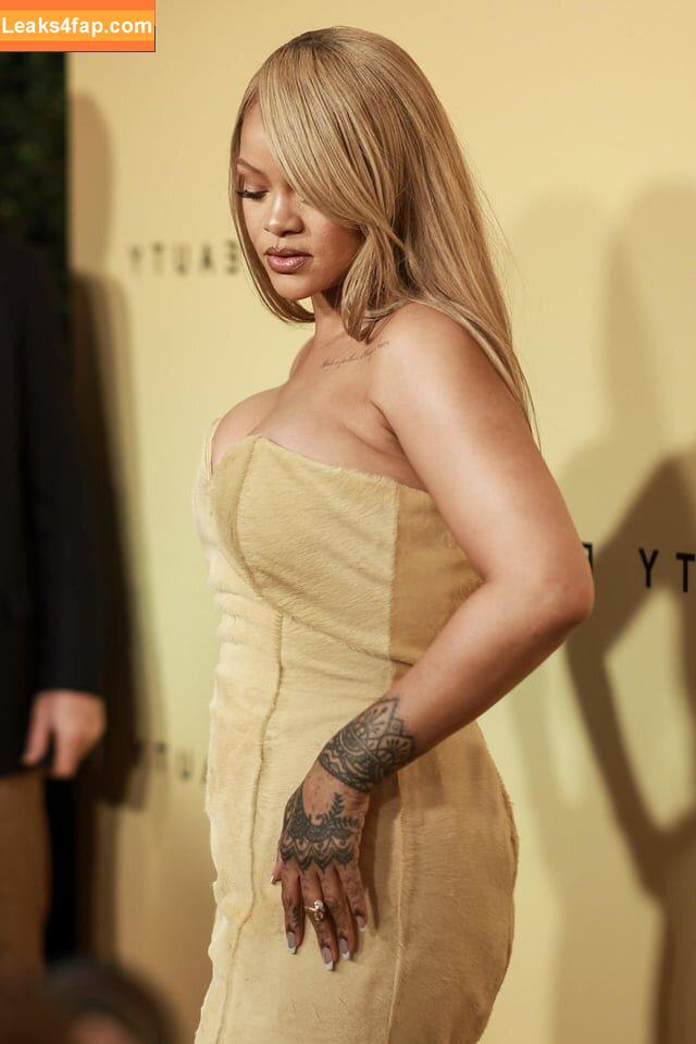 Rihanna / badgalriri leaked photo photo #1681