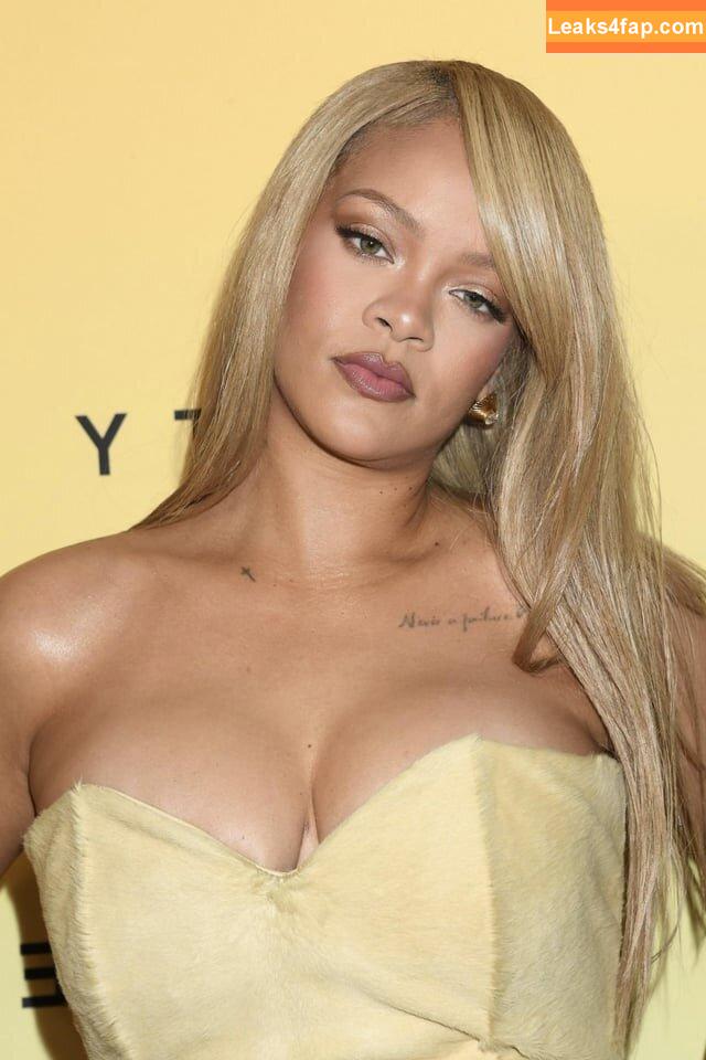 Rihanna / badgalriri leaked photo photo #1685