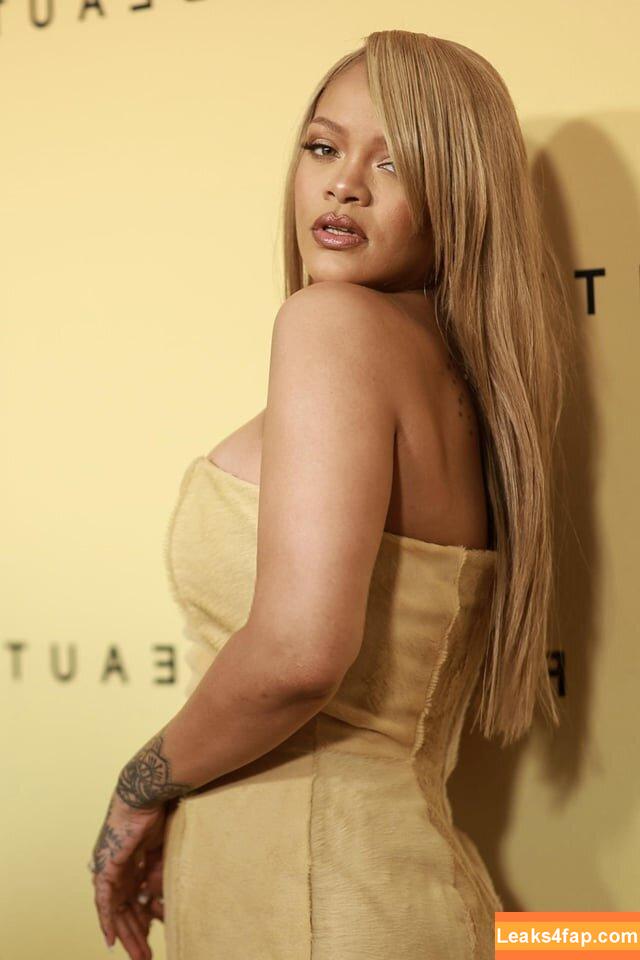 Rihanna / badgalriri leaked photo photo #1686