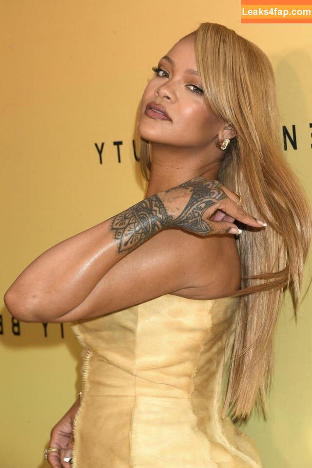 Rihanna / badgalriri leaked photo photo #1687
