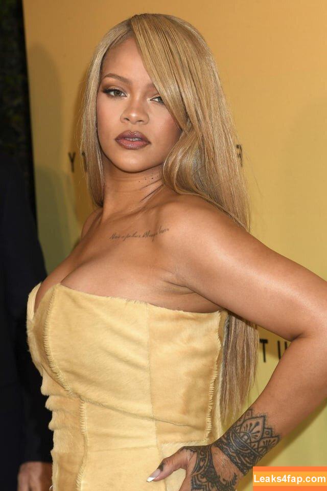 Rihanna / badgalriri leaked photo photo #1689