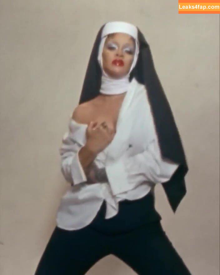 Rihanna / badgalriri leaked photo photo #1699