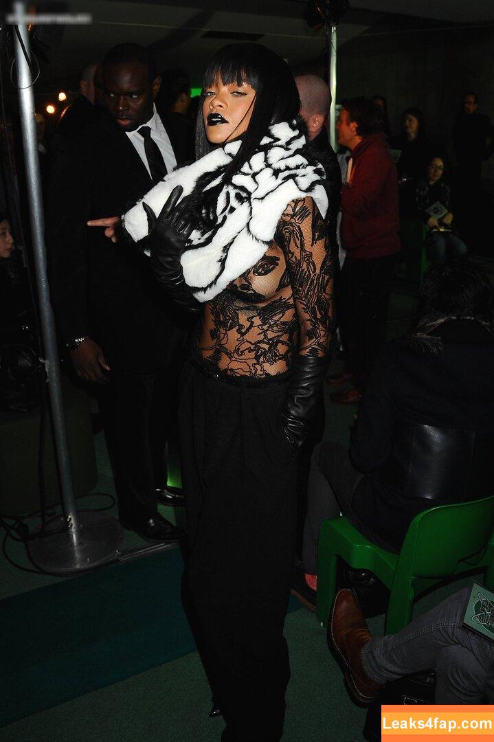 Rihanna / badgalriri leaked photo photo #1730