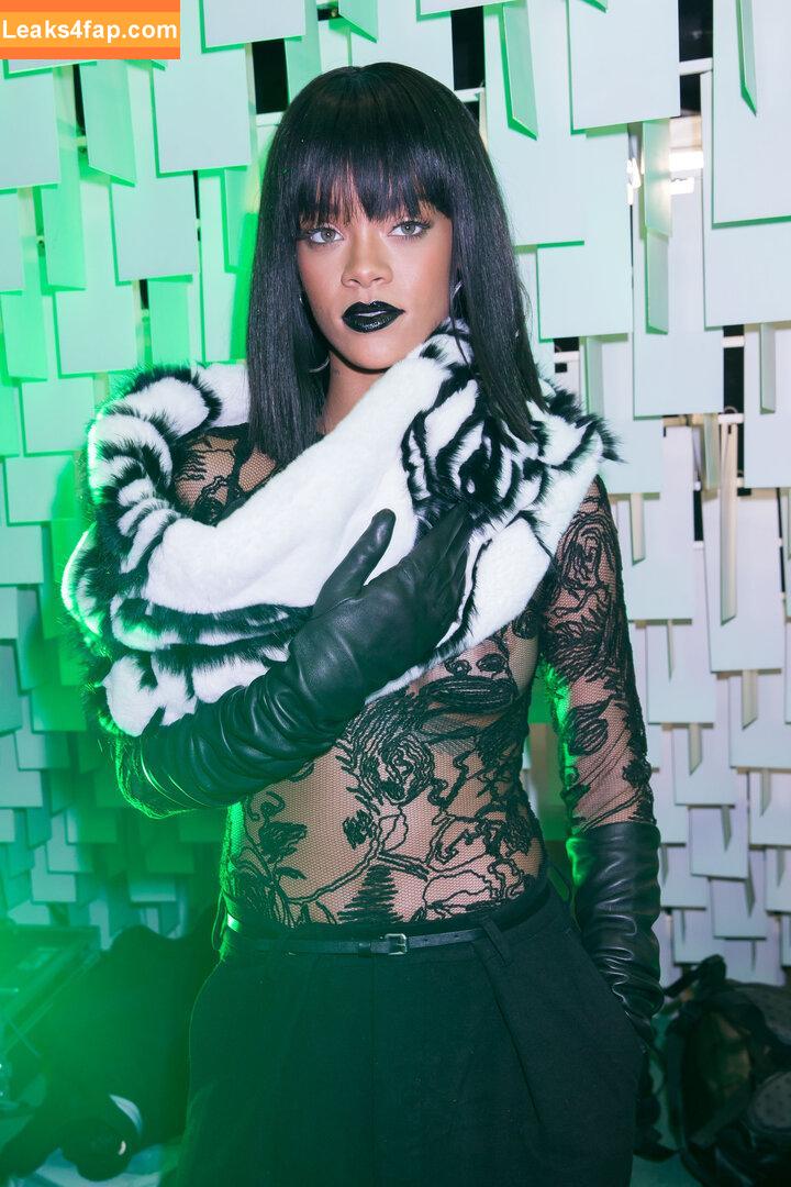 Rihanna / badgalriri leaked photo photo #1736