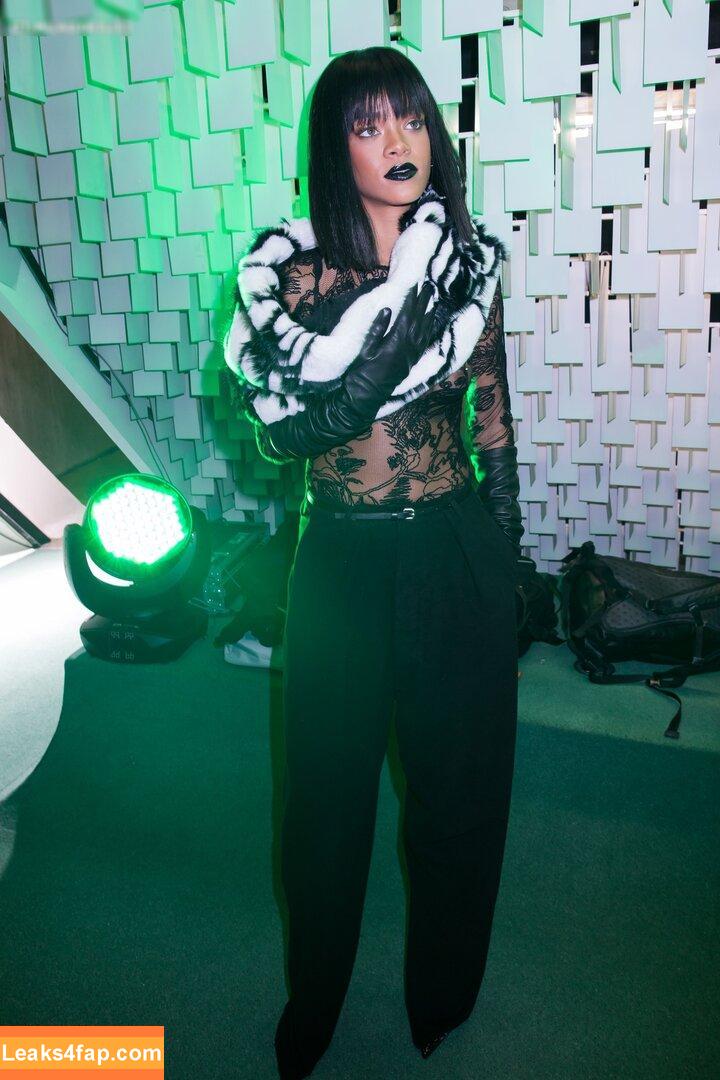 Rihanna / badgalriri leaked photo photo #1737