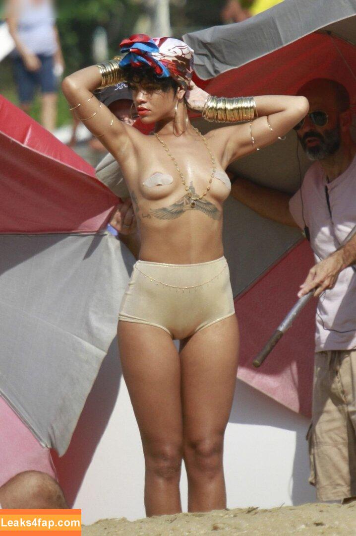 Rihanna / badgalriri leaked photo photo #1742