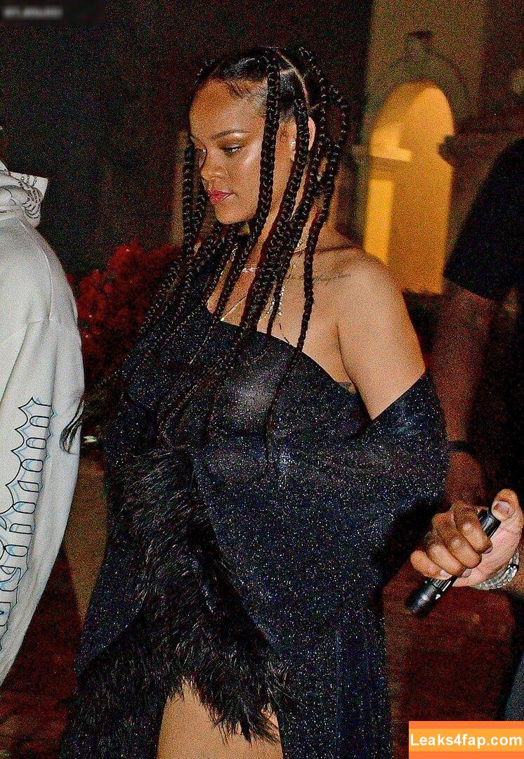 Rihanna / badgalriri leaked photo photo #1769