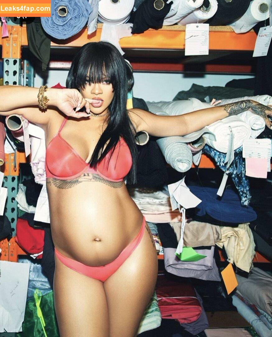 Rihanna / badgalriri leaked photo photo #1772