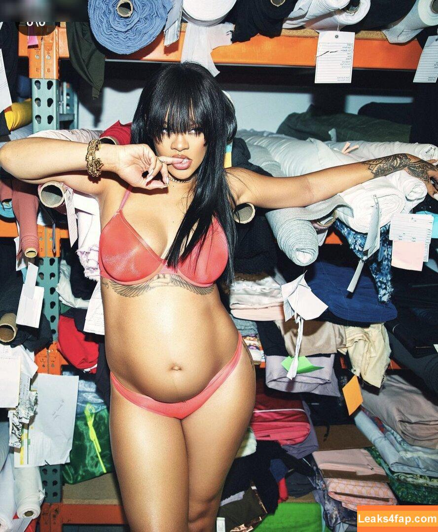 Rihanna / badgalriri leaked photo photo #1777
