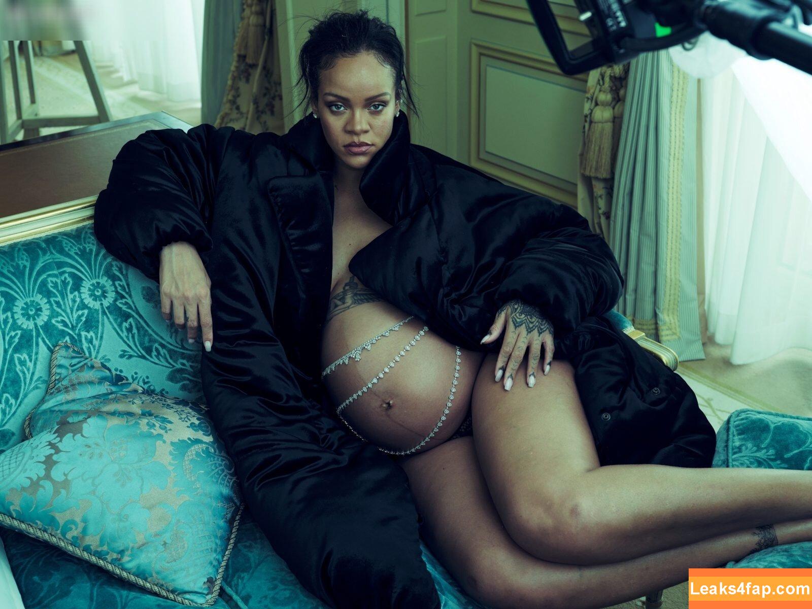 Rihanna / badgalriri leaked photo photo #1799