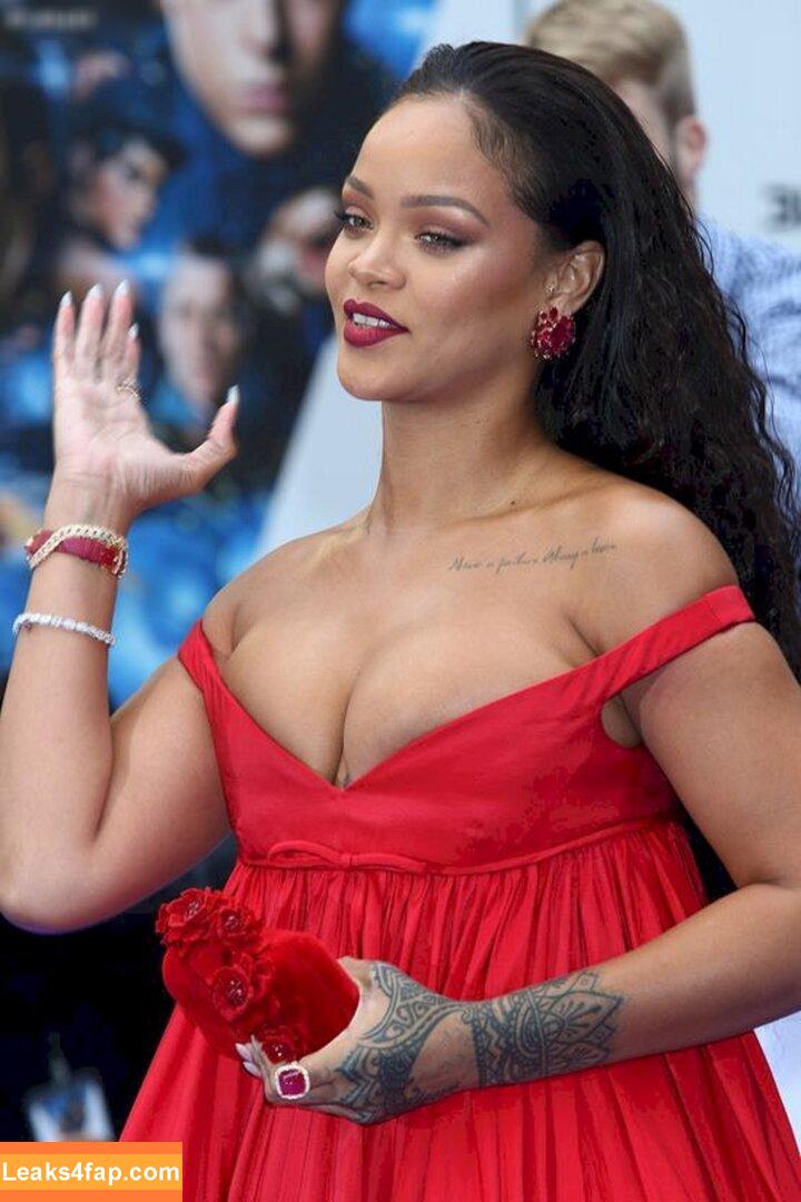 Rihanna / badgalriri leaked photo photo #1821