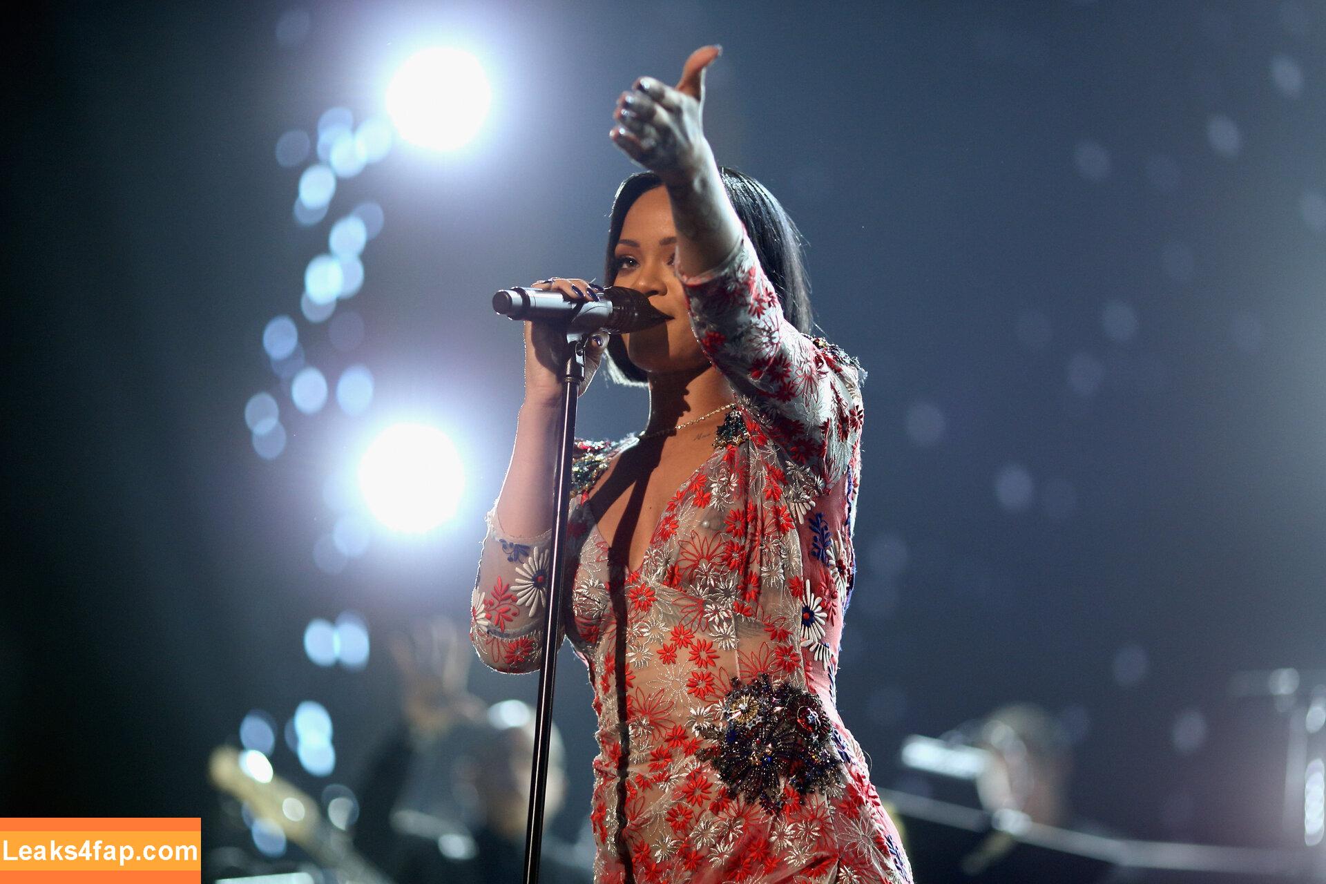 Rihanna / badgalriri leaked photo photo #1825