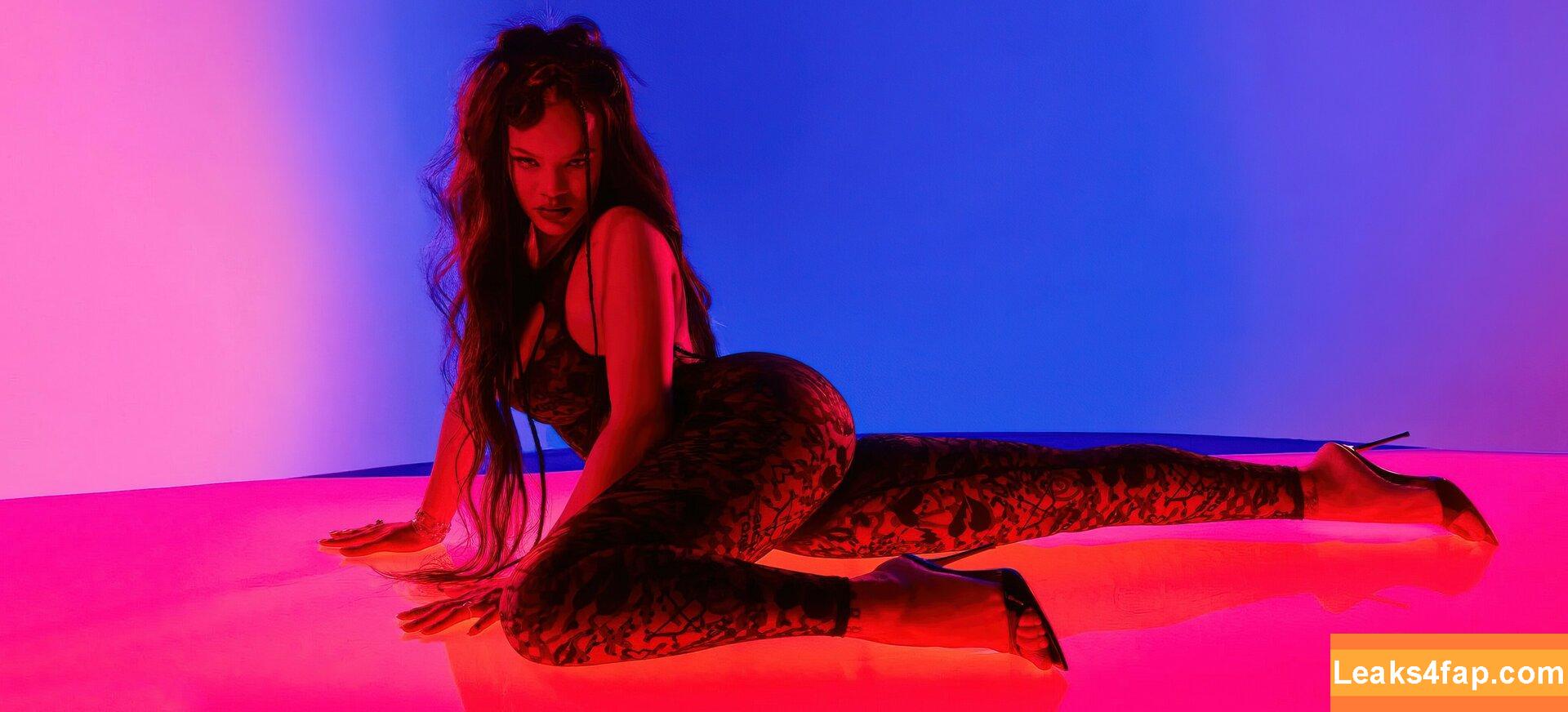 Rihanna / badgalriri leaked photo photo #1837