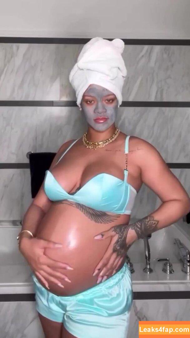 Rihanna / badgalriri leaked photo photo #1843