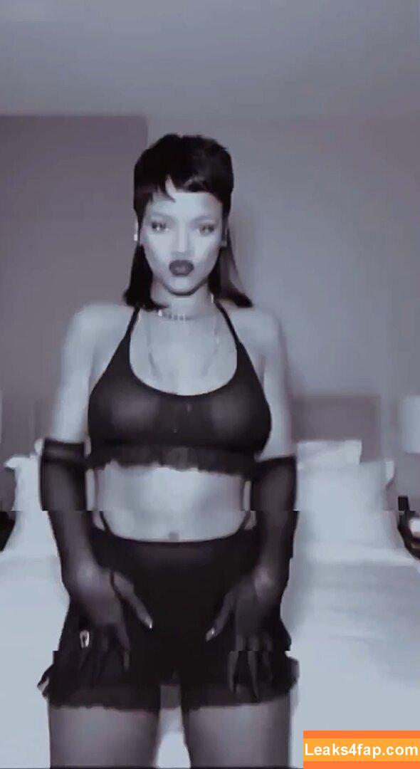 Rihanna / badgalriri leaked photo photo #1870