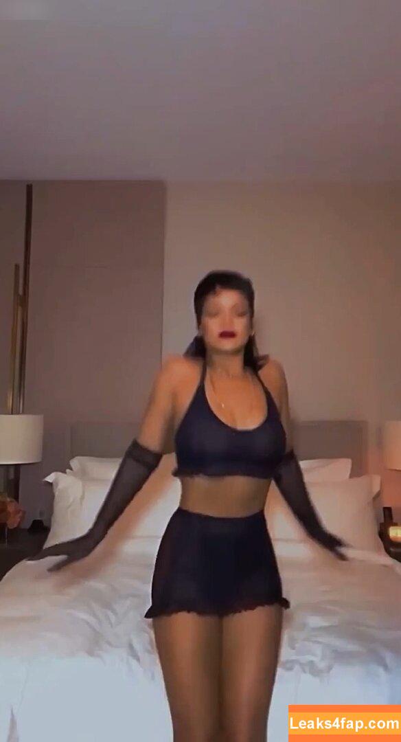 Rihanna / badgalriri leaked photo photo #1871