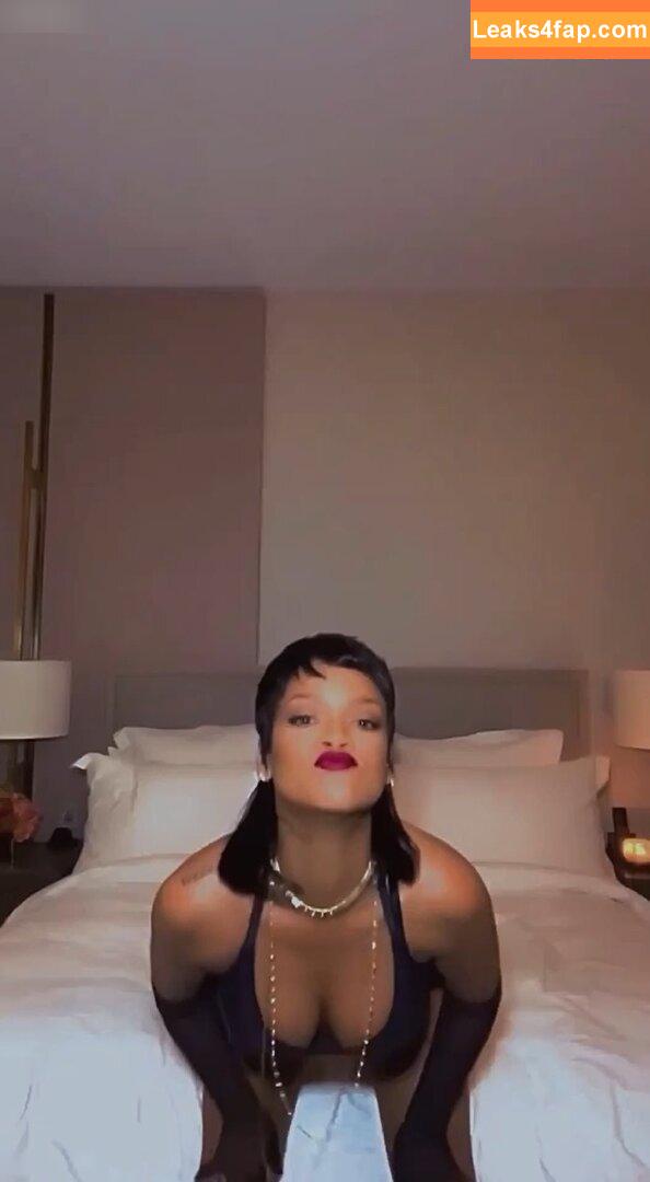 Rihanna / badgalriri leaked photo photo #1875