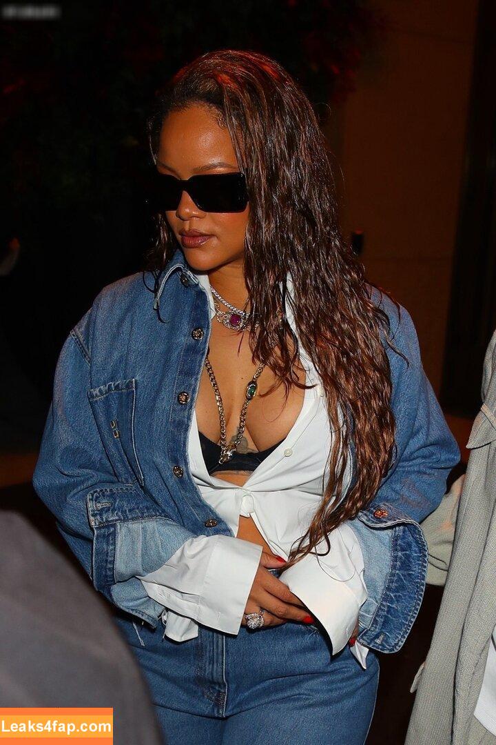 Rihanna / badgalriri leaked photo photo #1879
