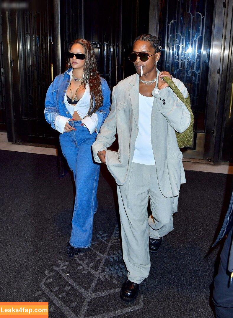 Rihanna / badgalriri leaked photo photo #1884