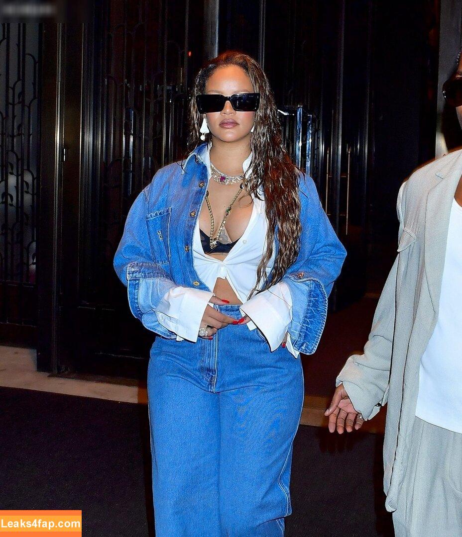 Rihanna / badgalriri leaked photo photo #1885