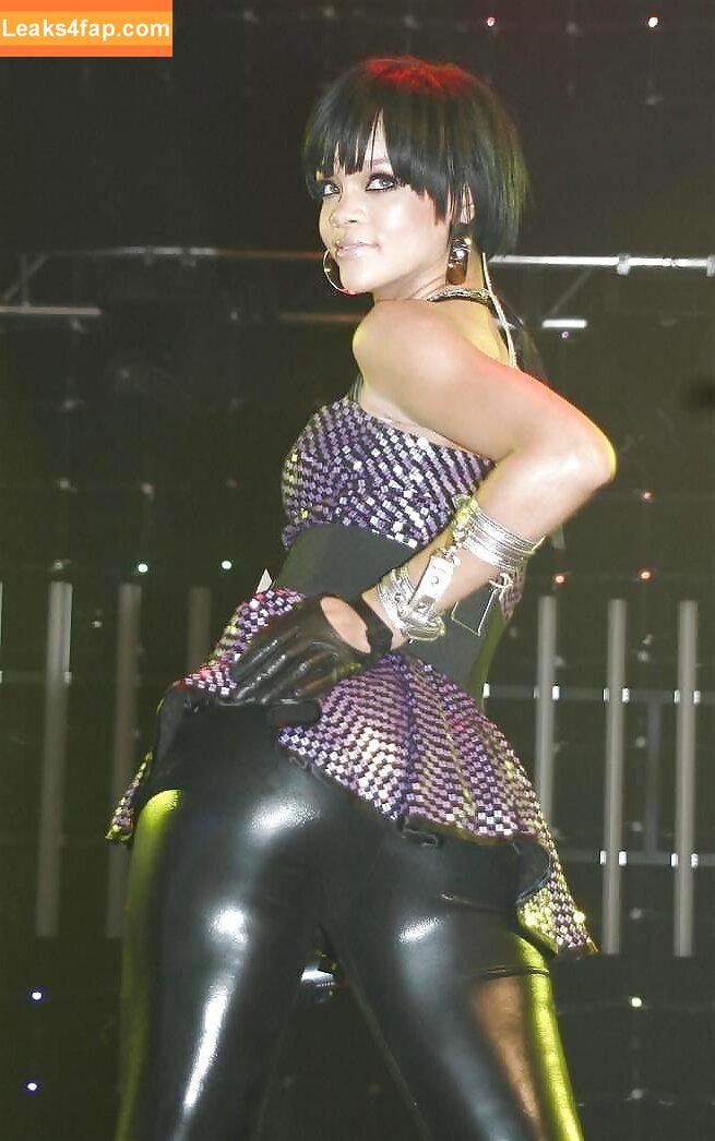 Rihanna / badgalriri leaked photo photo #1896
