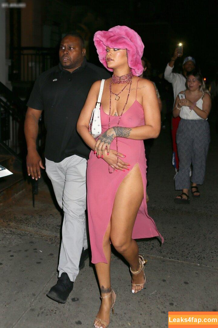 Rihanna / badgalriri leaked photo photo #1927