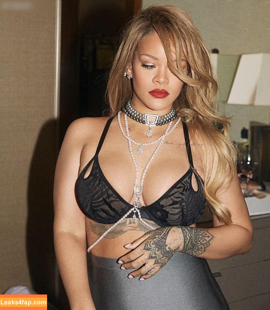 Rihanna / badgalriri leaked photo photo #1943