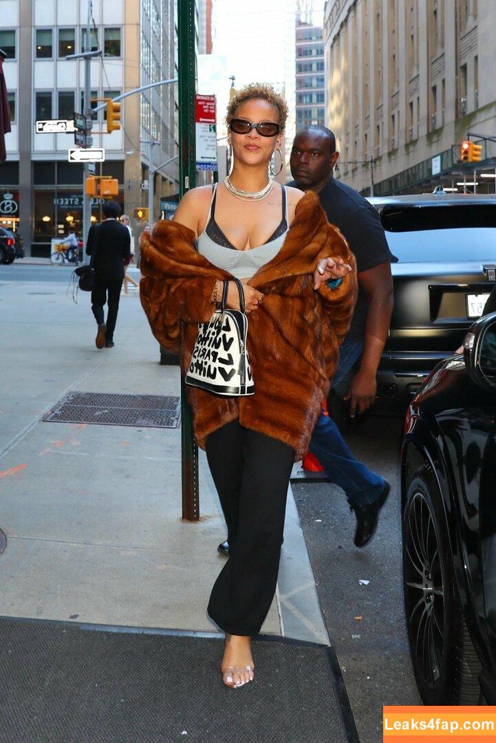 Rihanna / badgalriri leaked photo photo #1953