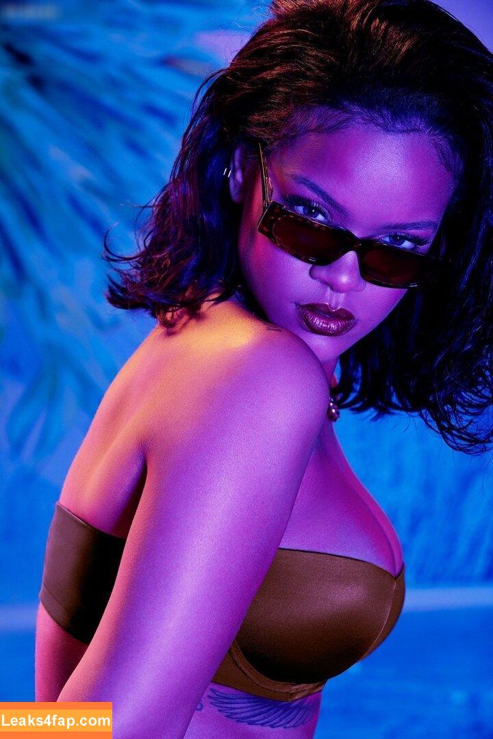 Rihanna / badgalriri leaked photo photo #1966
