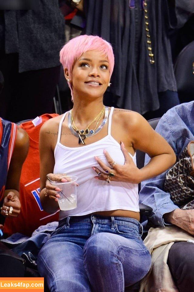 Rihanna / badgalriri leaked photo photo #1986