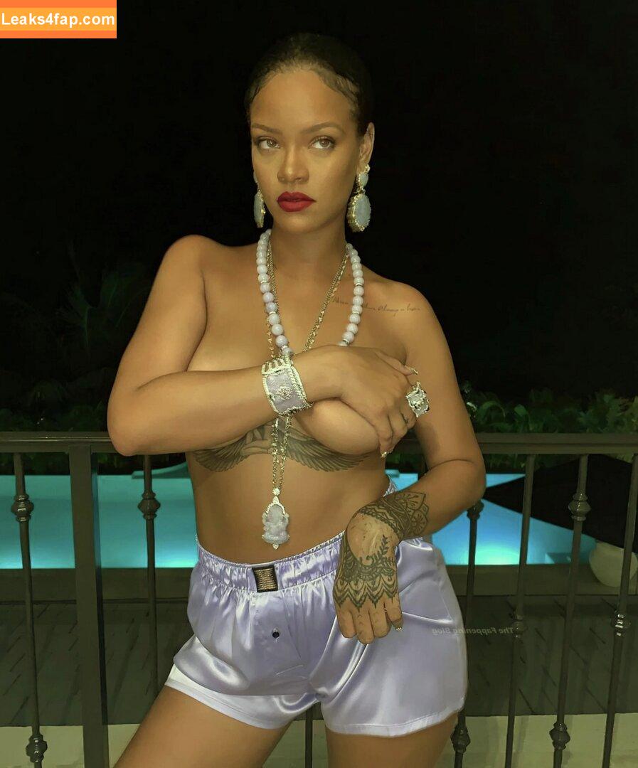 Rihanna / badgalriri leaked photo photo #1991