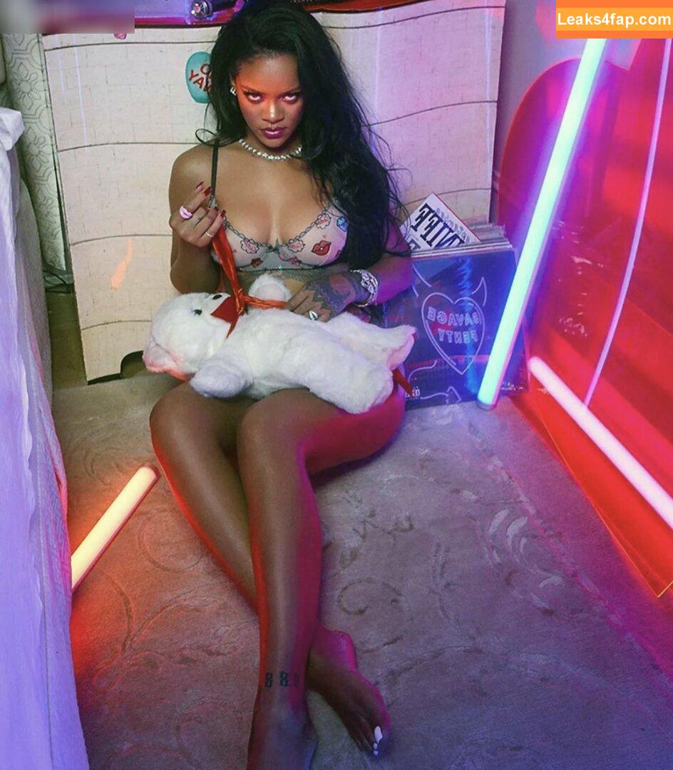 Rihanna / badgalriri leaked photo photo #1992