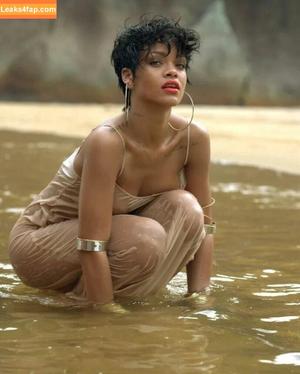 Rihanna photo #1001