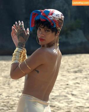Rihanna photo #1004
