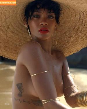 Rihanna photo #1006