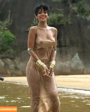 Rihanna photo #1007
