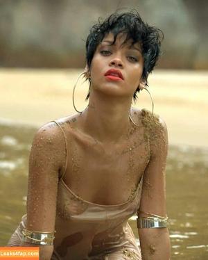 Rihanna photo #1008