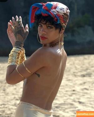 Rihanna photo #1009