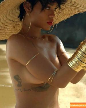 Rihanna photo #1011