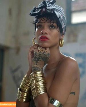 Rihanna photo #1013