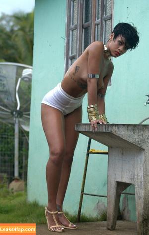 Rihanna photo #1014