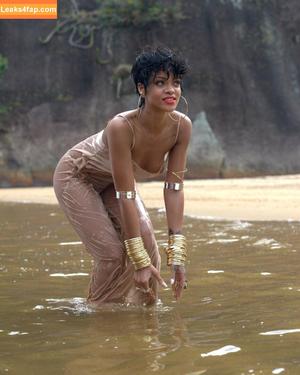 Rihanna photo #1017