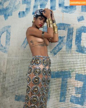 Rihanna photo #1021