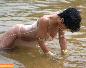 Rihanna photo #1025