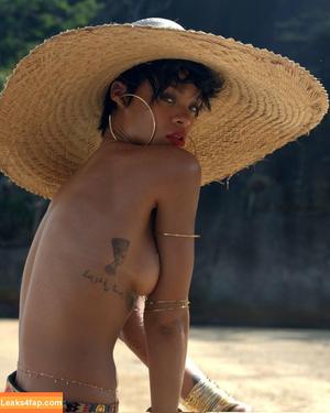 Rihanna photo #1033