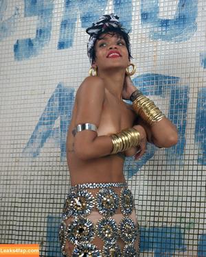 Rihanna photo #1036