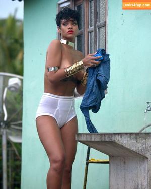 Rihanna photo #1040