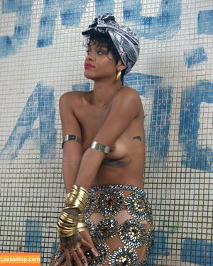Rihanna photo #1042